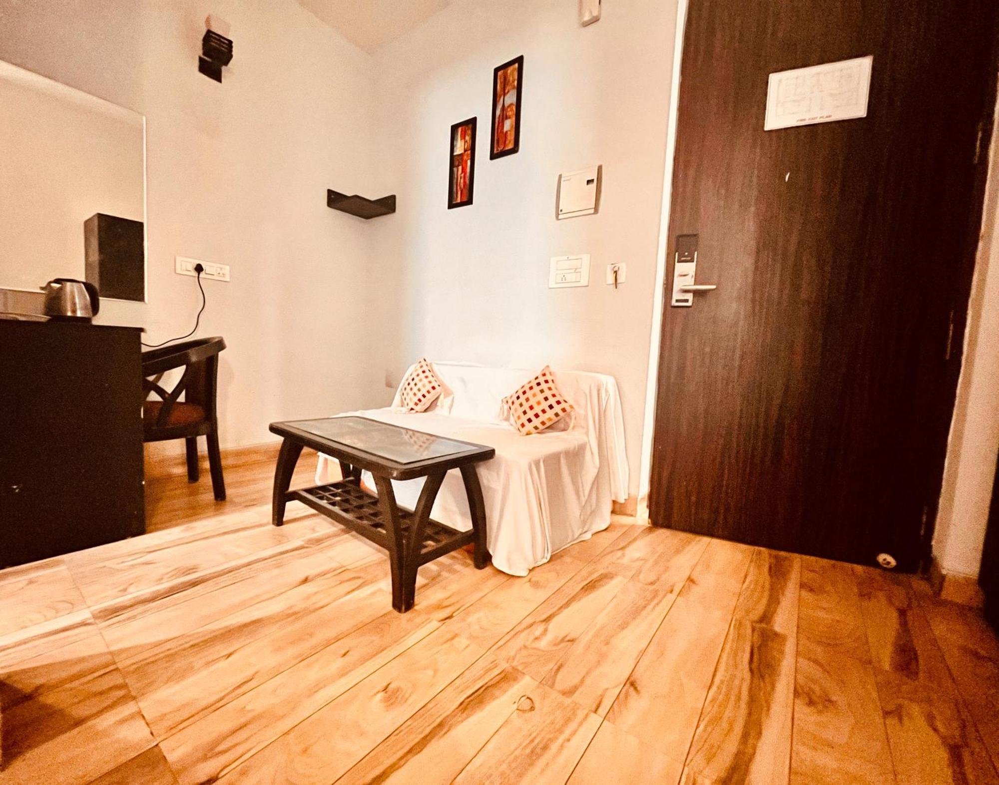 Pearl Grand Boutique Cottage In Omaxe Anandam Vrindavan - #Premium Ac Rooms With Balcony #Big Parking #Lift #Garden #Peaceful Area #Near Prem Mandir #Property Of The Year #Most Awarded Extérieur photo