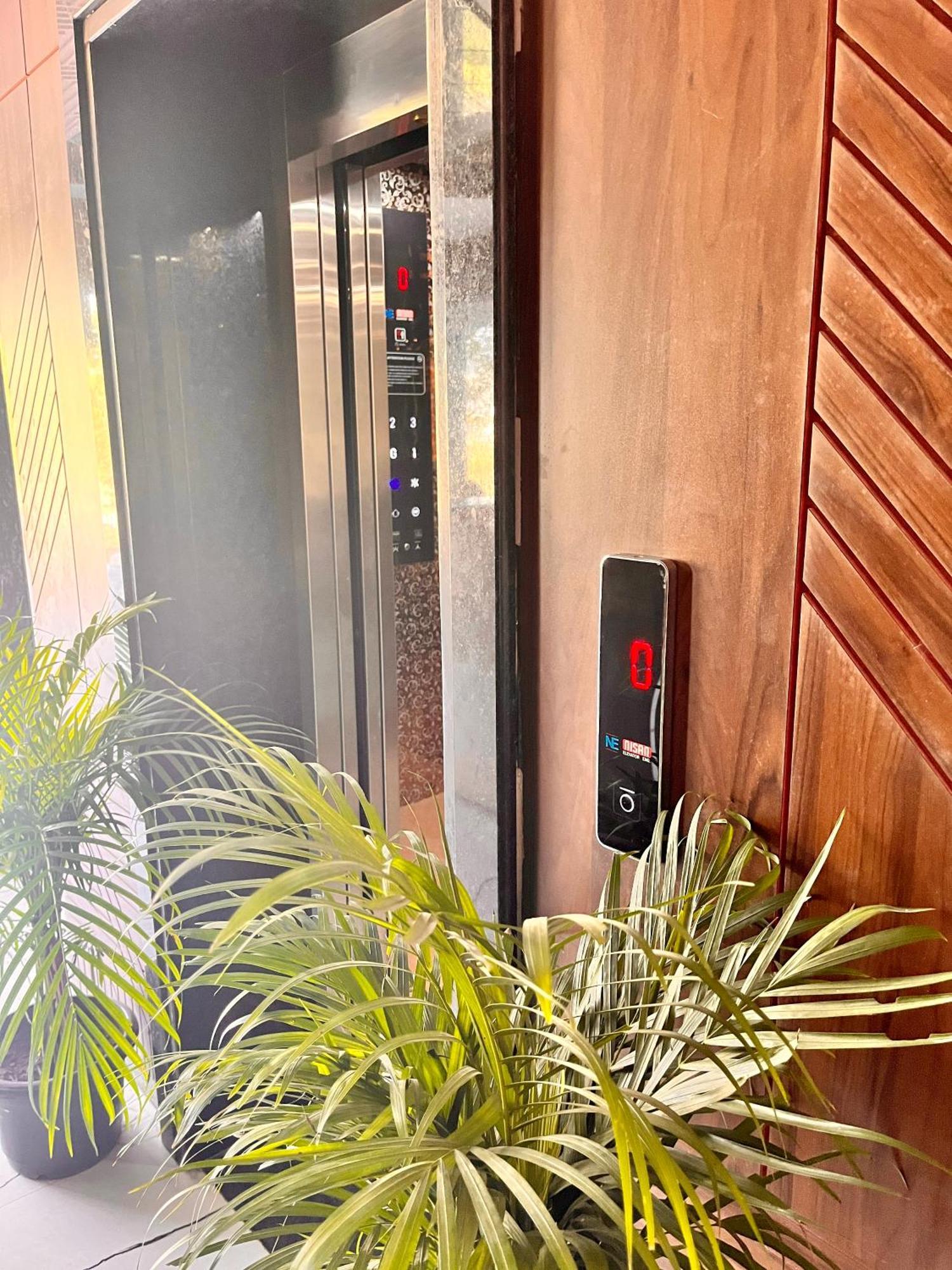 Pearl Grand Boutique Cottage In Omaxe Anandam Vrindavan - #Premium Ac Rooms With Balcony #Big Parking #Lift #Garden #Peaceful Area #Near Prem Mandir #Property Of The Year #Most Awarded Extérieur photo