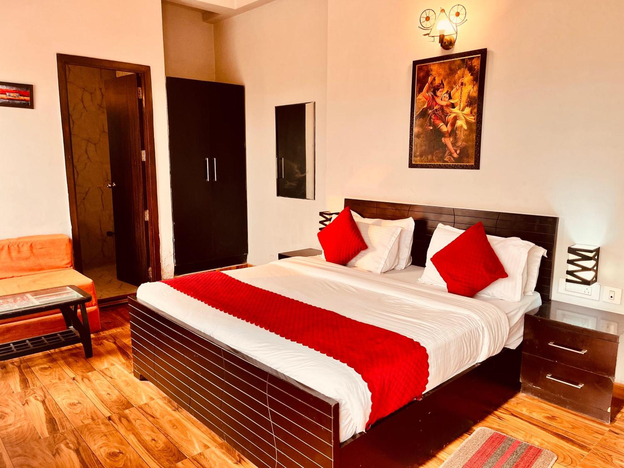 Pearl Grand Boutique Cottage In Omaxe Anandam Vrindavan - #Premium Ac Rooms With Balcony #Big Parking #Lift #Garden #Peaceful Area #Near Prem Mandir #Property Of The Year #Most Awarded Extérieur photo