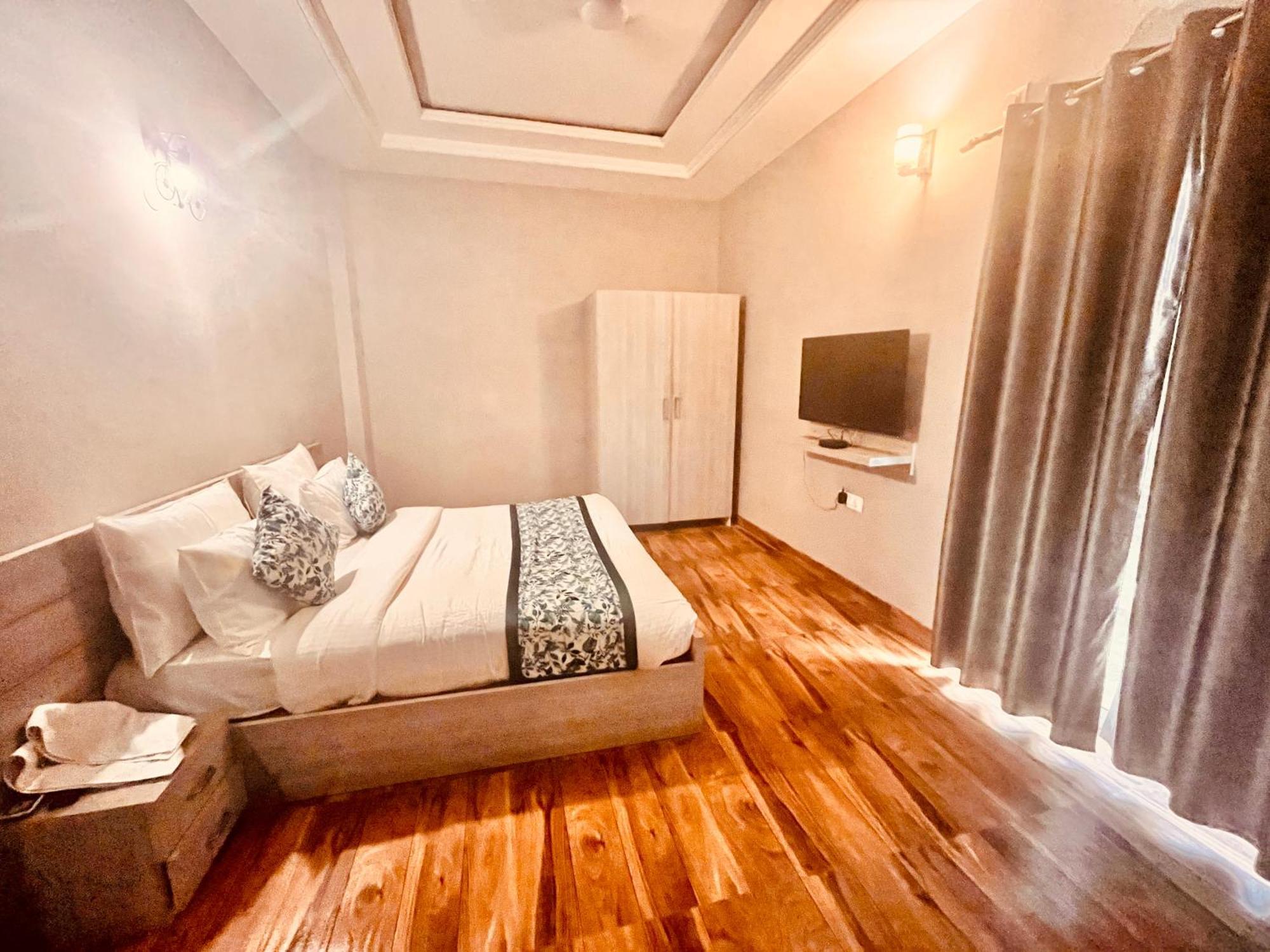 Pearl Grand Boutique Cottage In Omaxe Anandam Vrindavan - #Premium Ac Rooms With Balcony #Big Parking #Lift #Garden #Peaceful Area #Near Prem Mandir #Property Of The Year #Most Awarded Extérieur photo