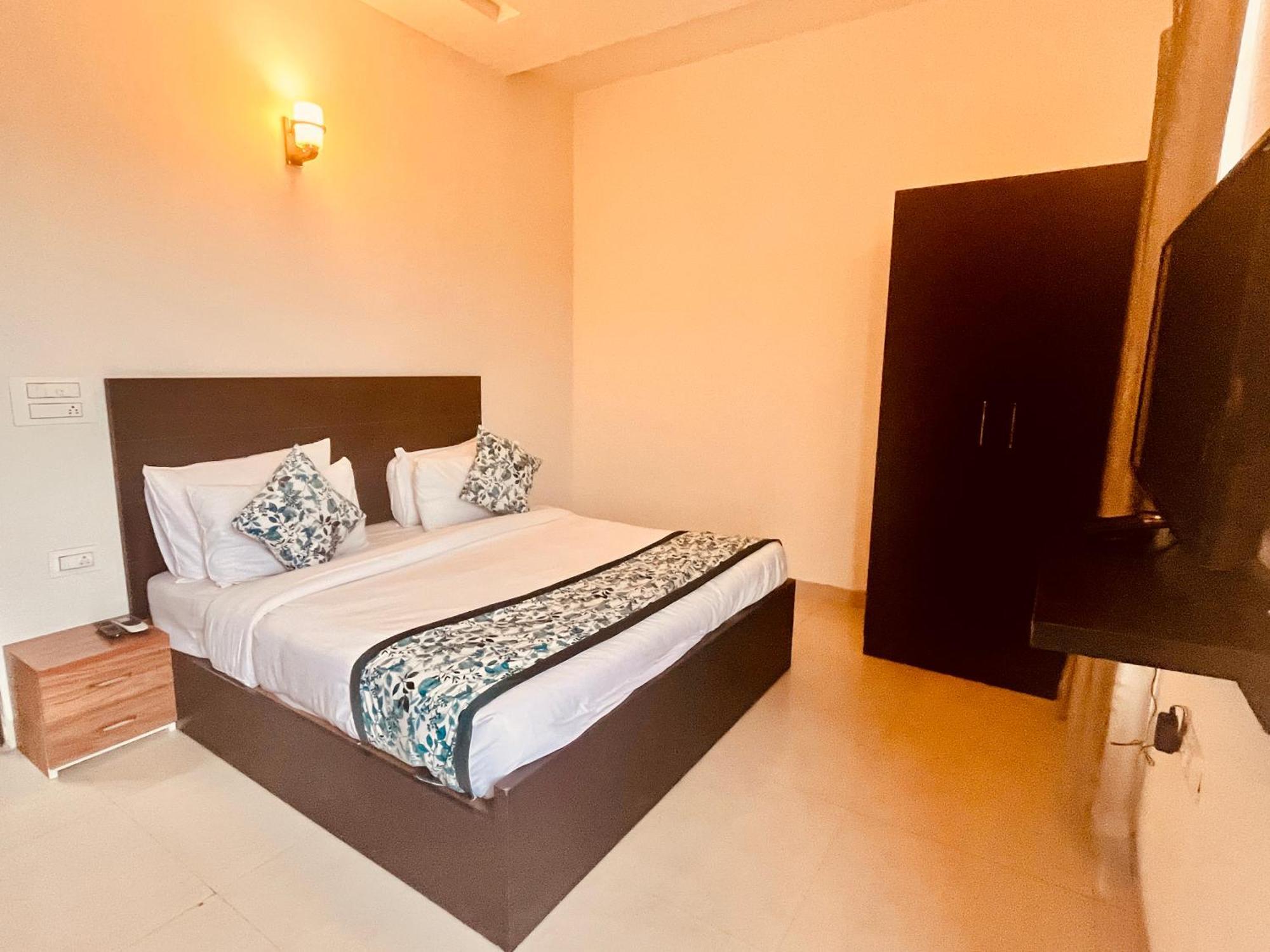Pearl Grand Boutique Cottage In Omaxe Anandam Vrindavan - #Premium Ac Rooms With Balcony #Big Parking #Lift #Garden #Peaceful Area #Near Prem Mandir #Property Of The Year #Most Awarded Extérieur photo