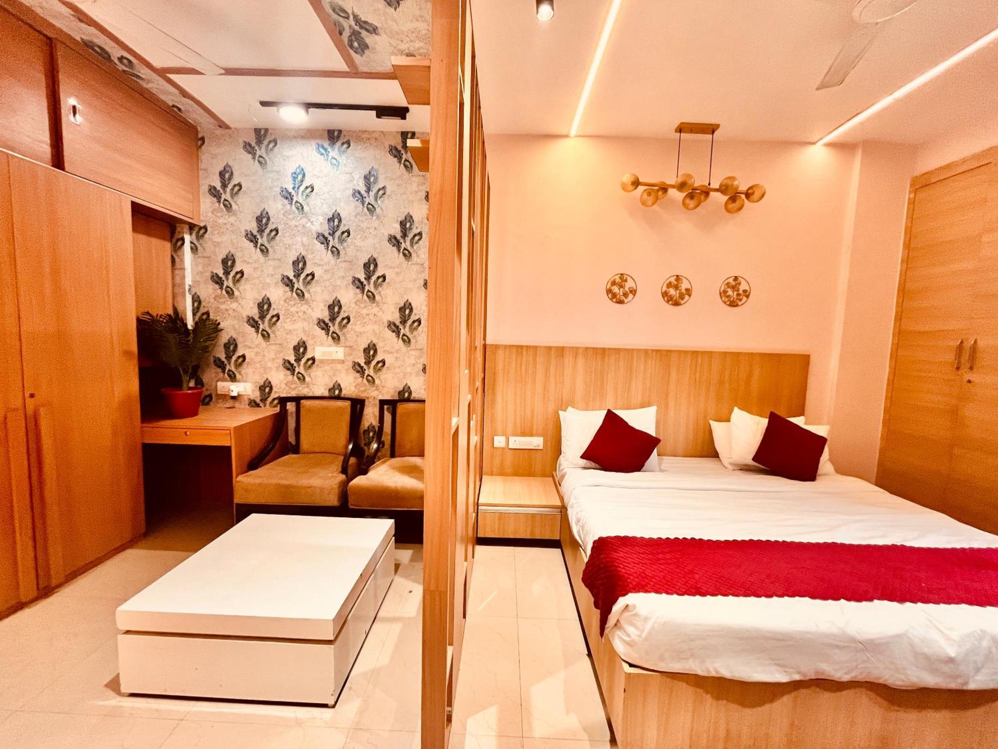 Pearl Grand Boutique Cottage In Omaxe Anandam Vrindavan - #Premium Ac Rooms With Balcony #Big Parking #Lift #Garden #Peaceful Area #Near Prem Mandir #Property Of The Year #Most Awarded Extérieur photo