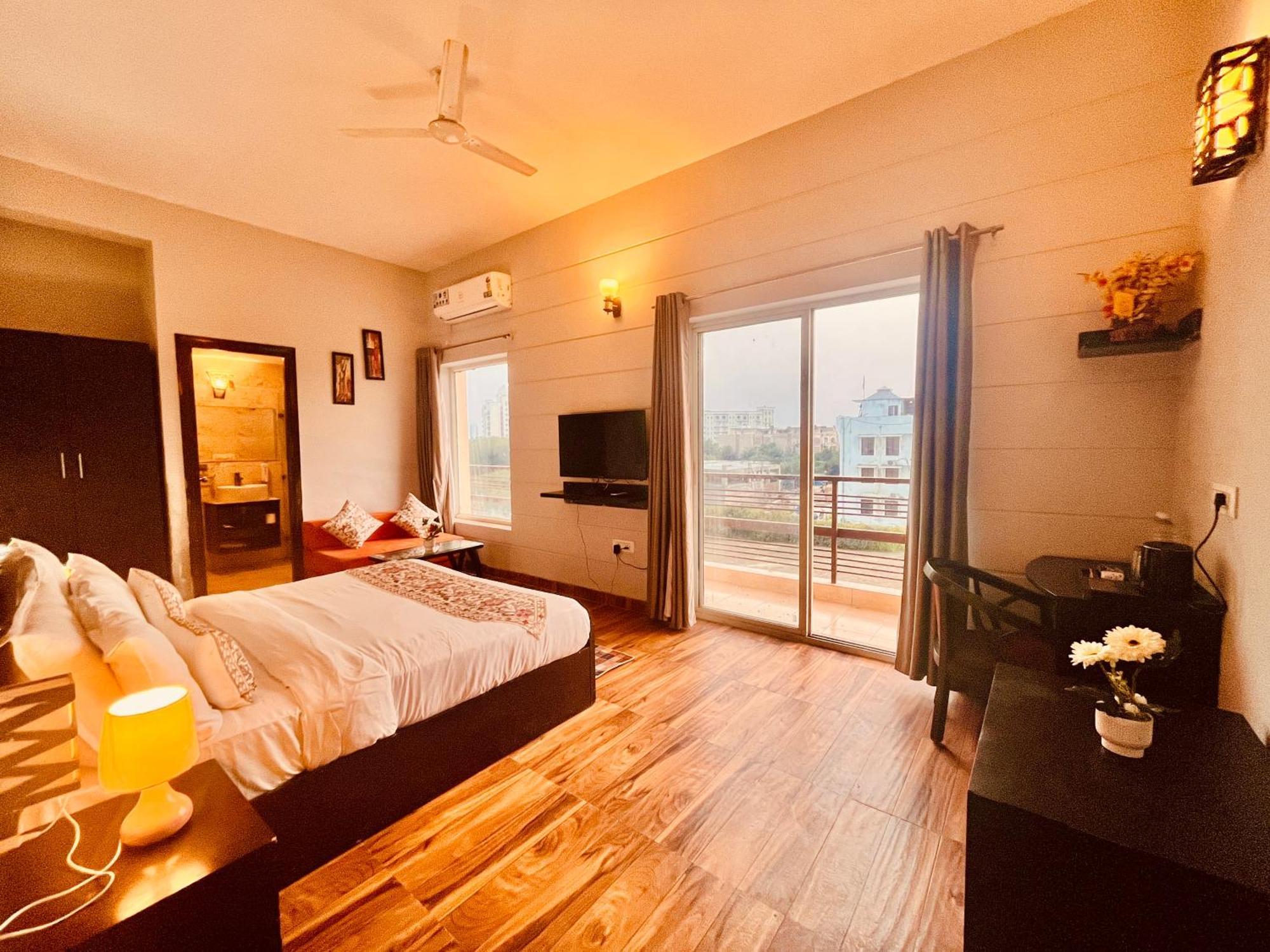 Pearl Grand Boutique Cottage In Omaxe Anandam Vrindavan - #Premium Ac Rooms With Balcony #Big Parking #Lift #Garden #Peaceful Area #Near Prem Mandir #Property Of The Year #Most Awarded Extérieur photo