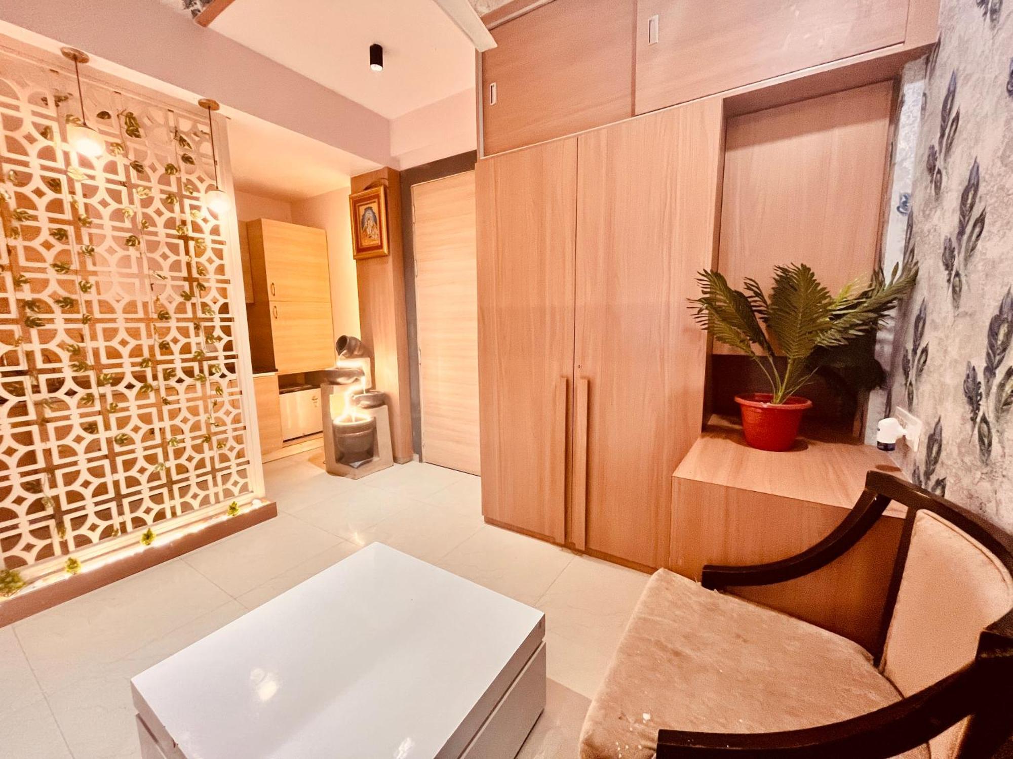 Pearl Grand Boutique Cottage In Omaxe Anandam Vrindavan - #Premium Ac Rooms With Balcony #Big Parking #Lift #Garden #Peaceful Area #Near Prem Mandir #Property Of The Year #Most Awarded Extérieur photo