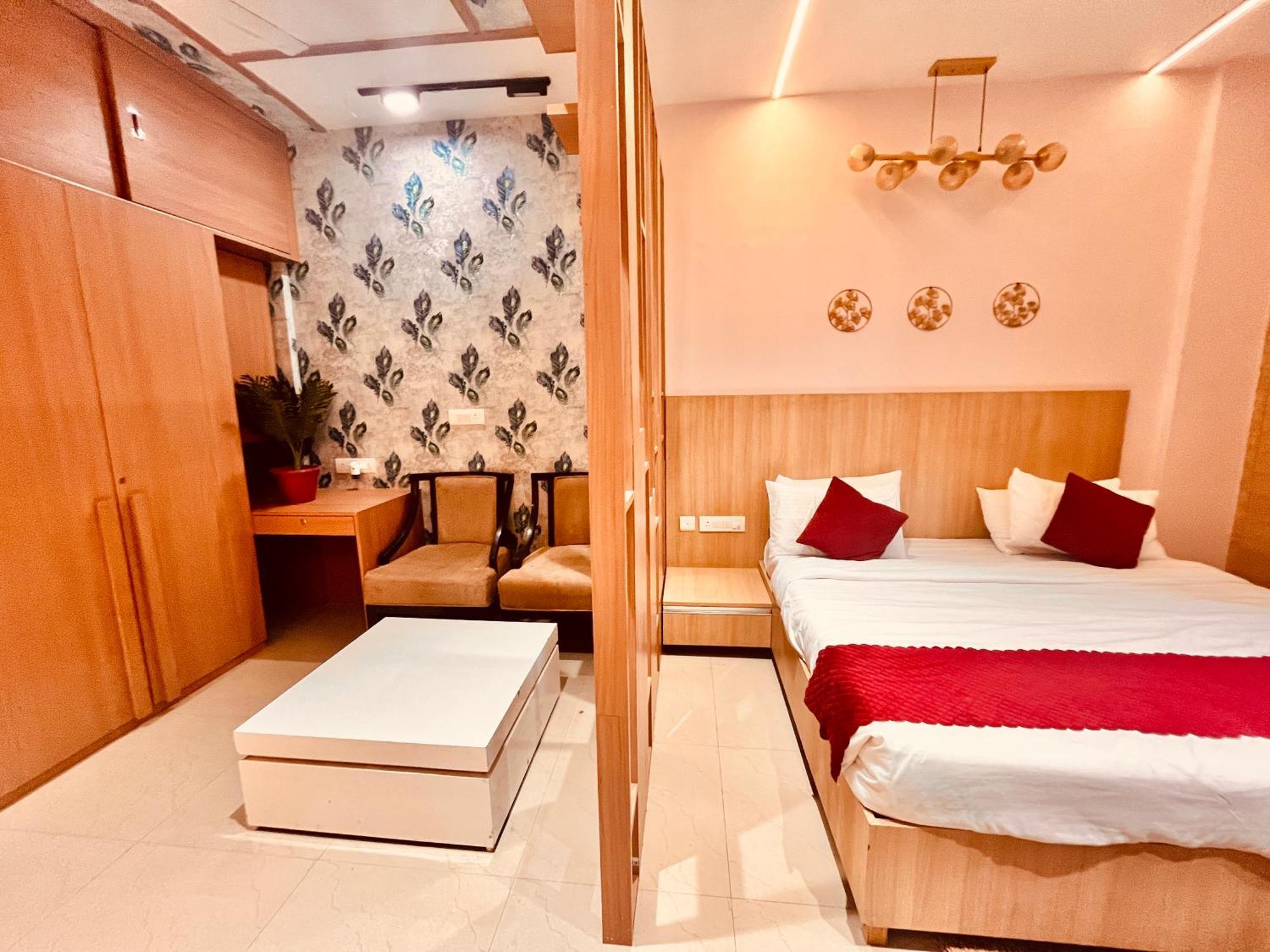 Pearl Grand Boutique Cottage In Omaxe Anandam Vrindavan - #Premium Ac Rooms With Balcony #Big Parking #Lift #Garden #Peaceful Area #Near Prem Mandir #Property Of The Year #Most Awarded Extérieur photo
