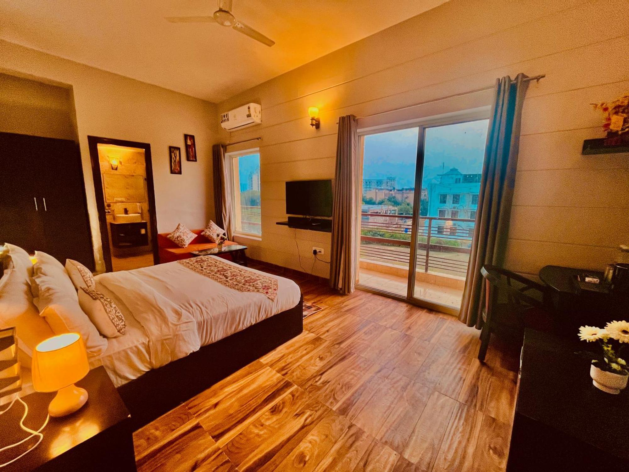 Pearl Grand Boutique Cottage In Omaxe Anandam Vrindavan - #Premium Ac Rooms With Balcony #Big Parking #Lift #Garden #Peaceful Area #Near Prem Mandir #Property Of The Year #Most Awarded Extérieur photo