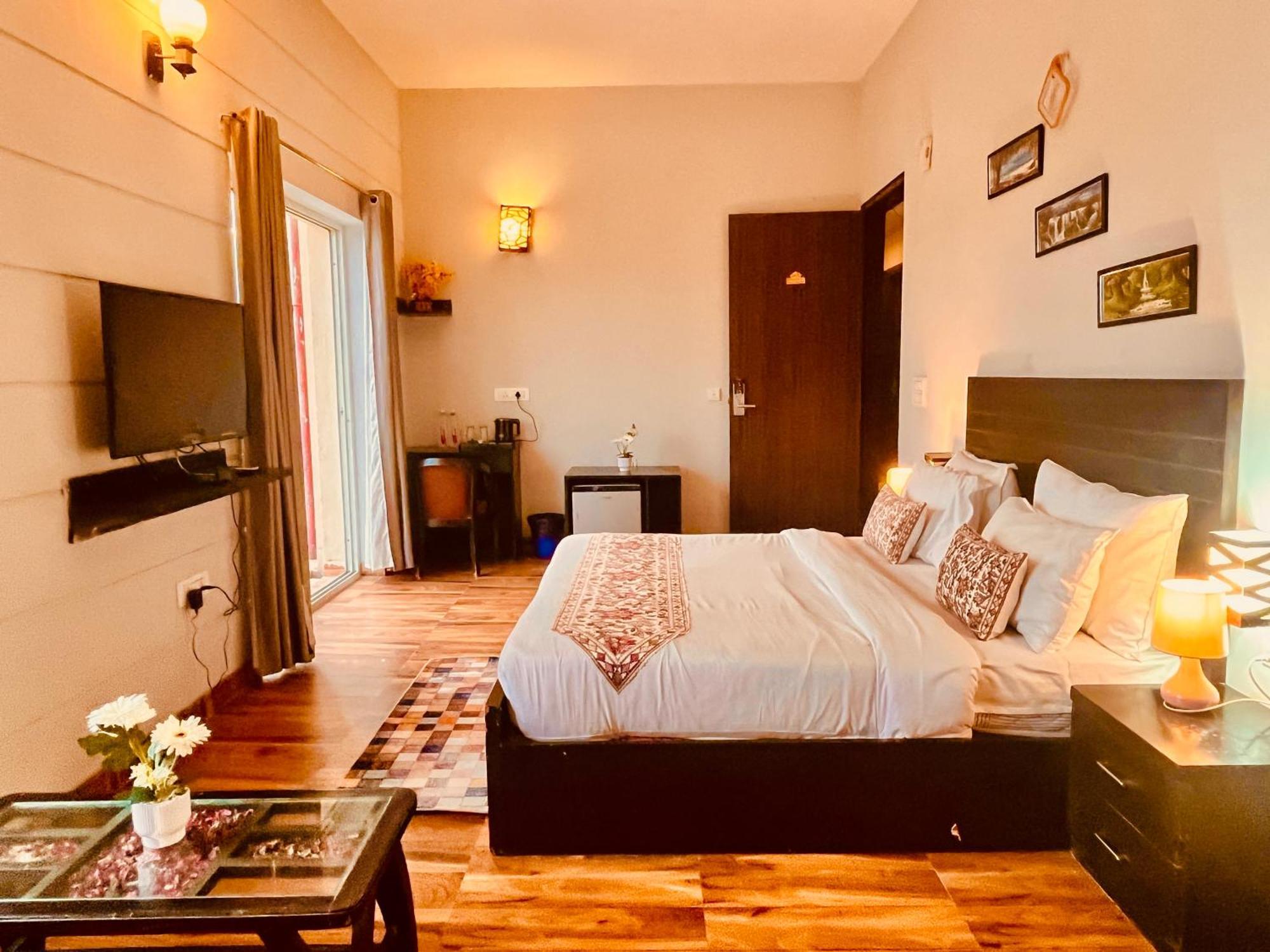 Pearl Grand Boutique Cottage In Omaxe Anandam Vrindavan - #Premium Ac Rooms With Balcony #Big Parking #Lift #Garden #Peaceful Area #Near Prem Mandir #Property Of The Year #Most Awarded Extérieur photo